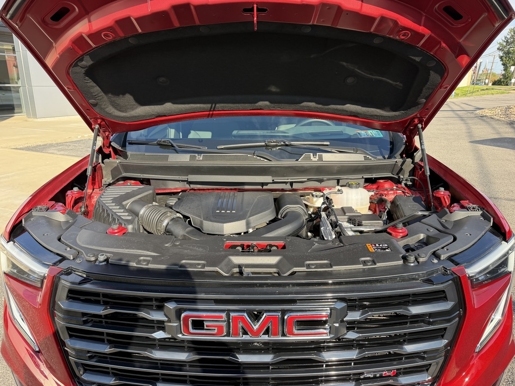 2025 GMC Acadia photo 12 of 30