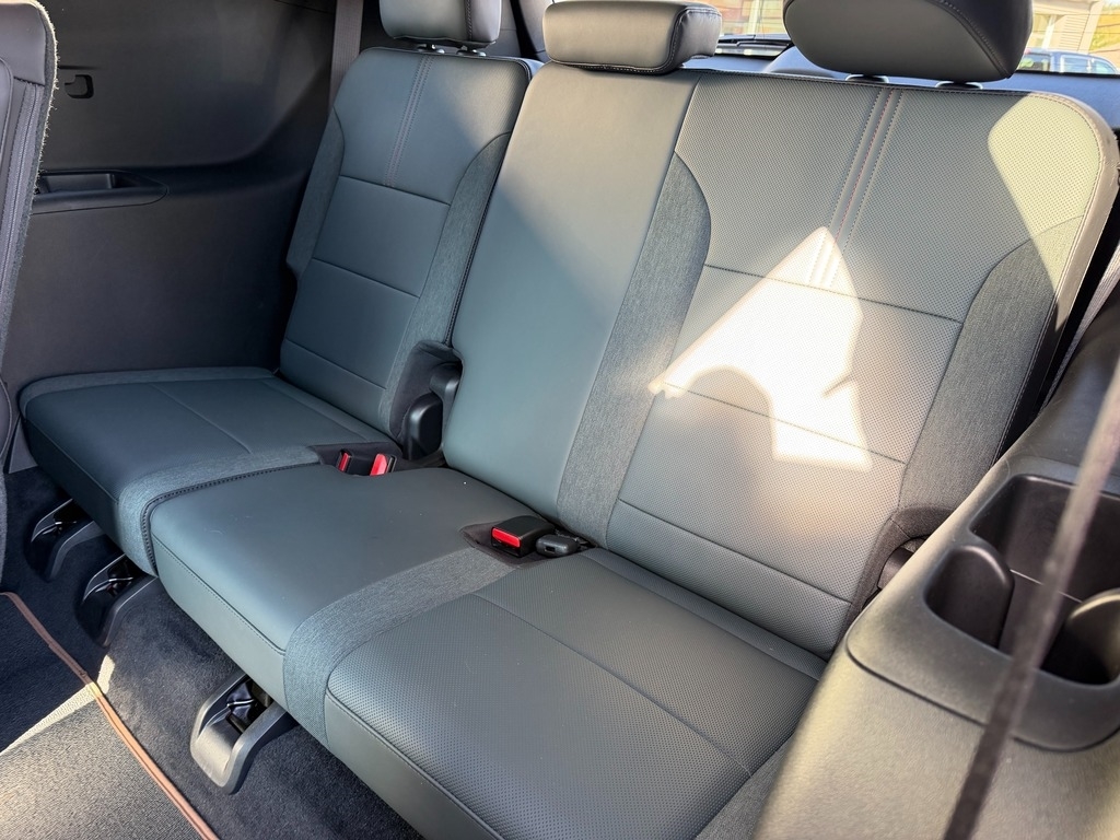 2025 GMC Acadia photo 17 of 30