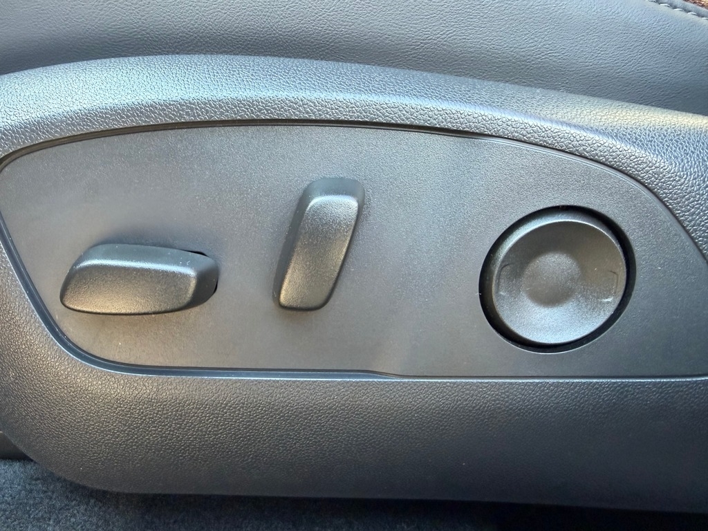2025 GMC Acadia photo 23 of 30