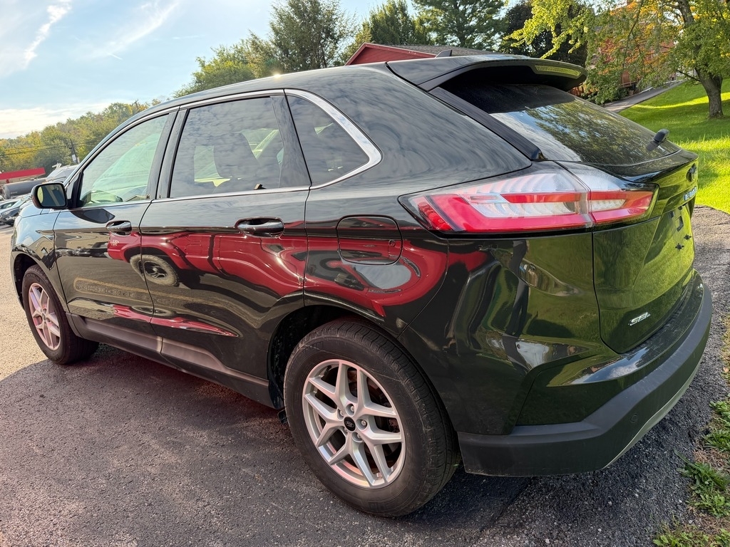 2024 Ford Edge photo 2 of 5