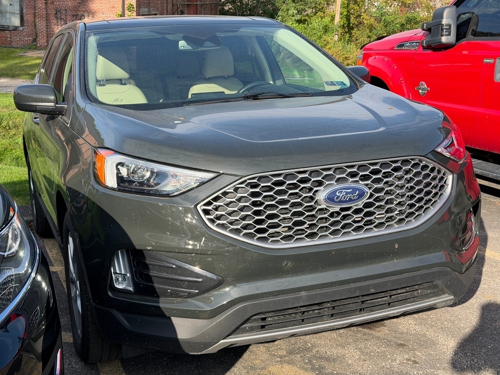 2024 Ford Edge photo 4 of 5