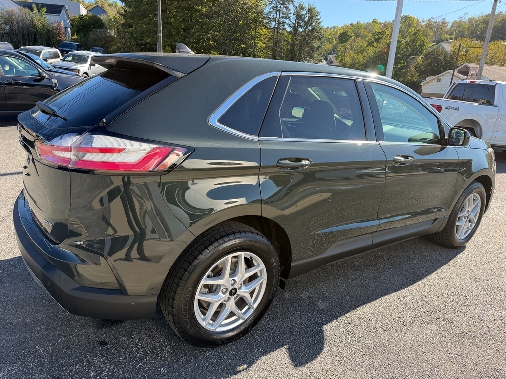 2024 Ford Edge photo 7 of 30
