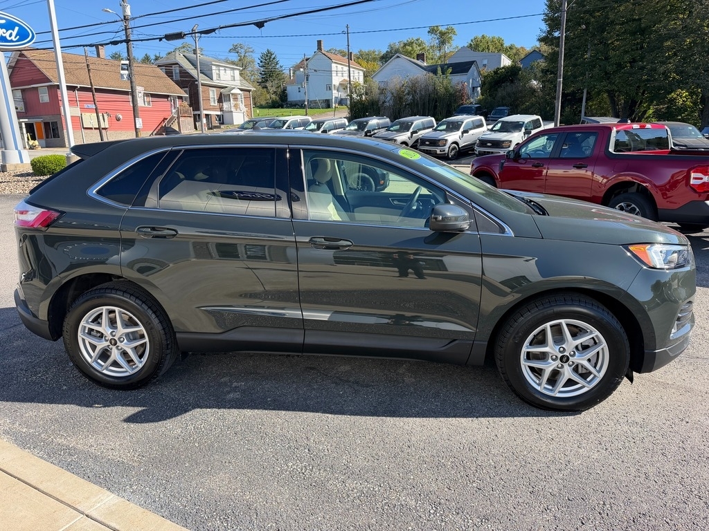 2024 Ford Edge photo 8 of 30
