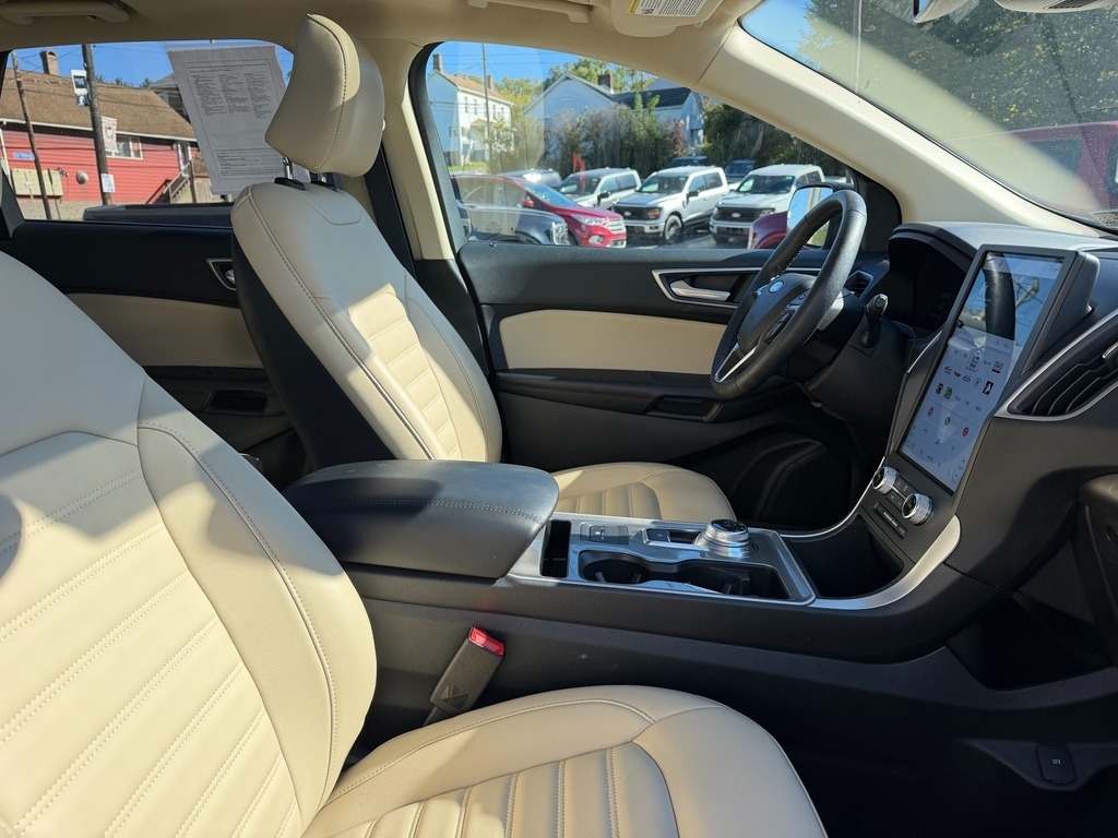 2024 Ford Edge photo 9 of 30