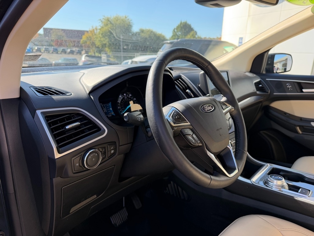 2024 Ford Edge photo 13 of 30