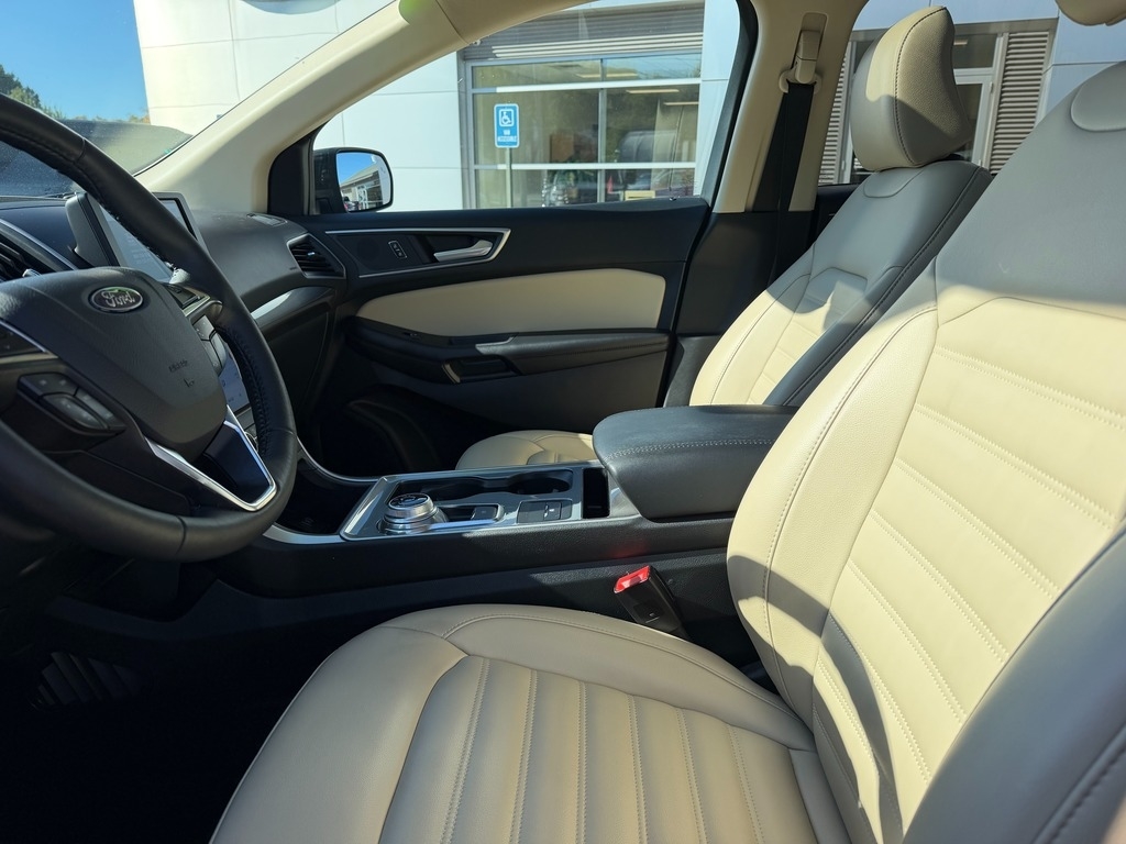 2024 Ford Edge photo 14 of 30