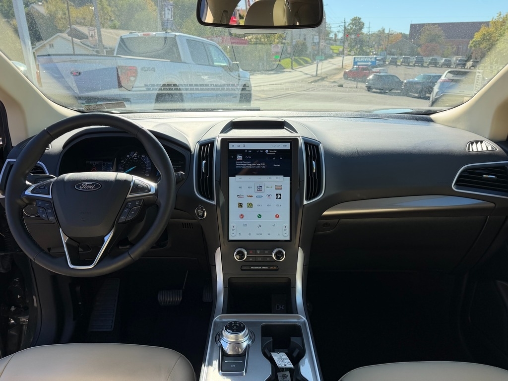 2024 Ford Edge photo 18 of 30