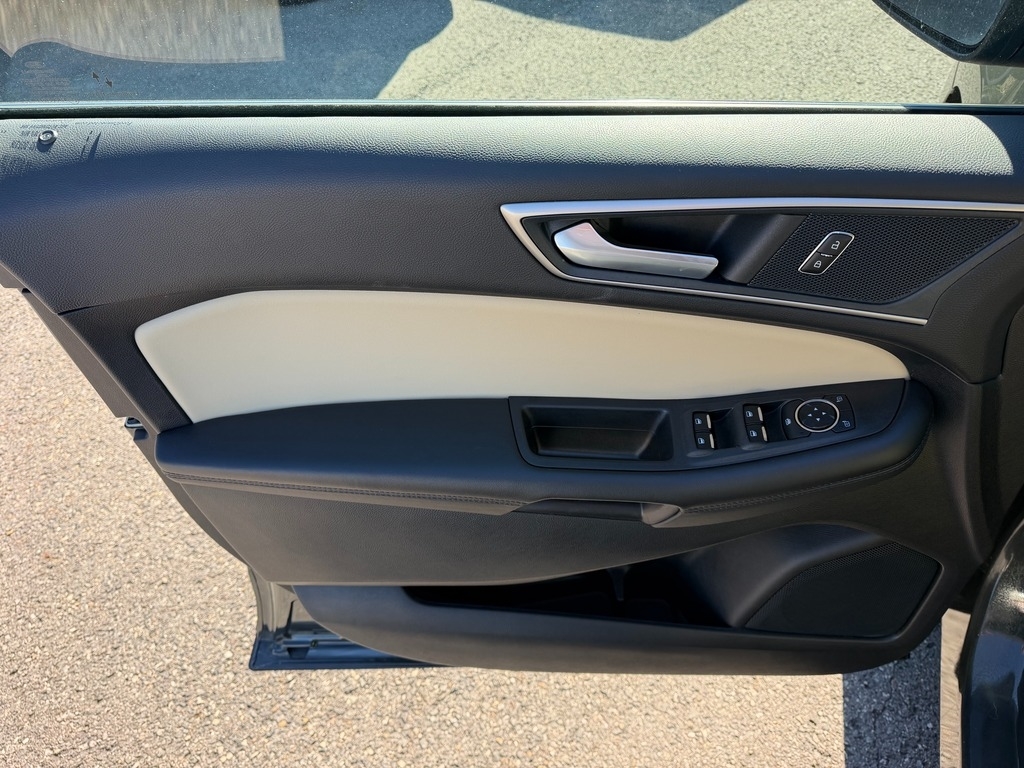 2024 Ford Edge photo 19 of 30