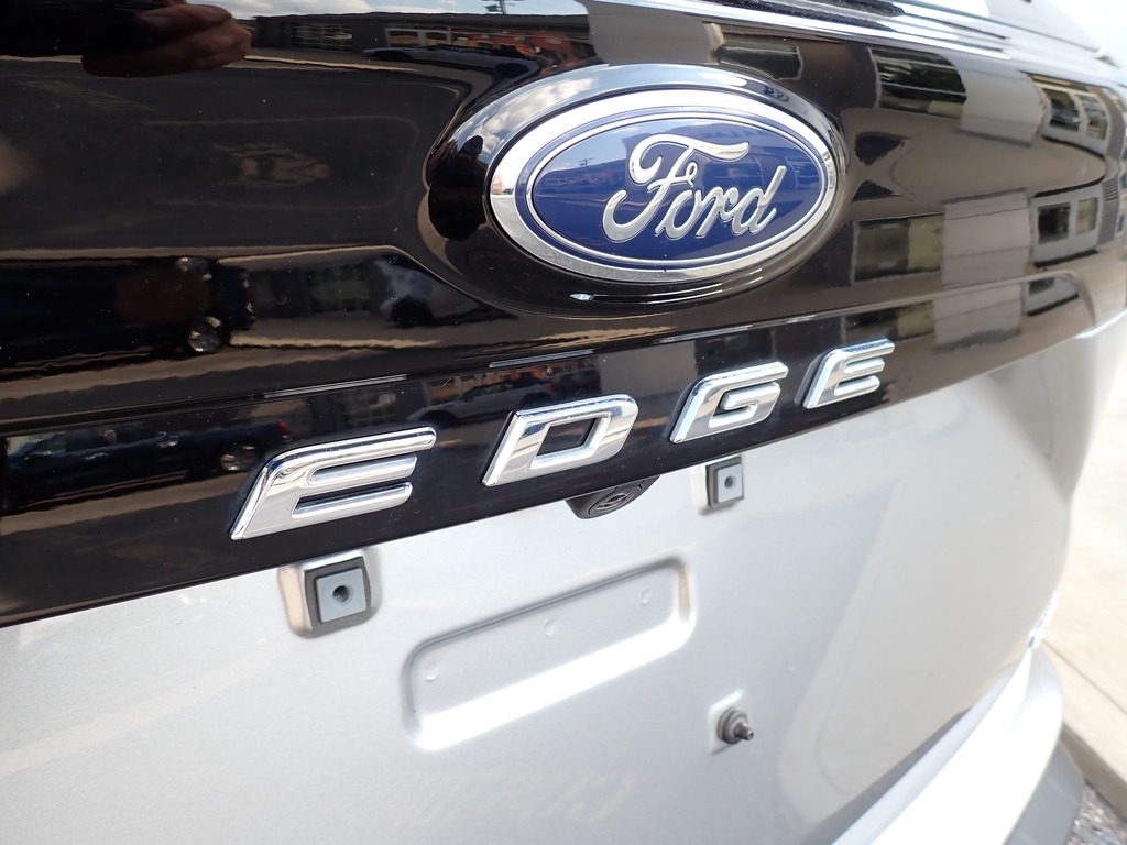 2024 Ford Edge Titanium Iconic Silver at Star Lake Ford