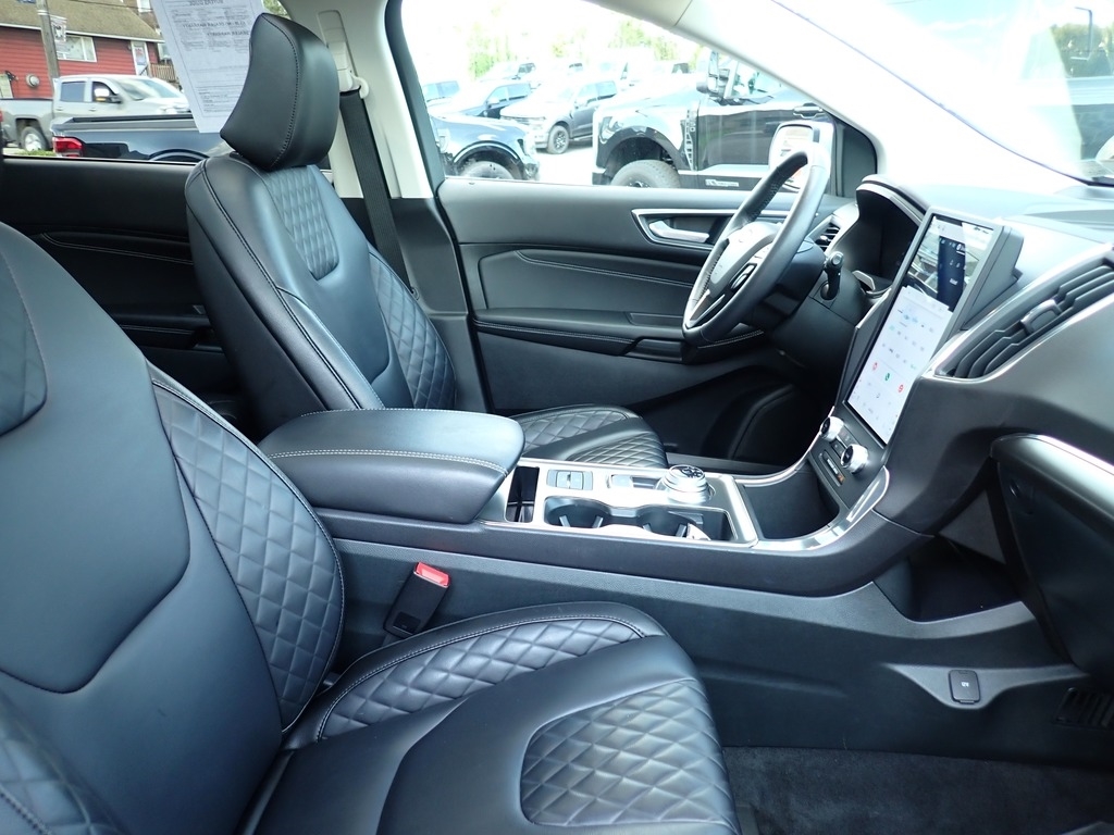 2024 Ford Edge Titanium Iconic Silver at Star Lake Ford