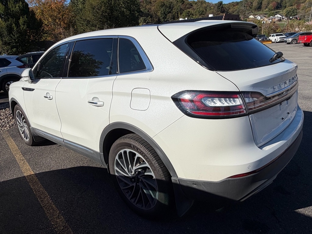 2020 Lincoln Nautilus photo 2 of 5