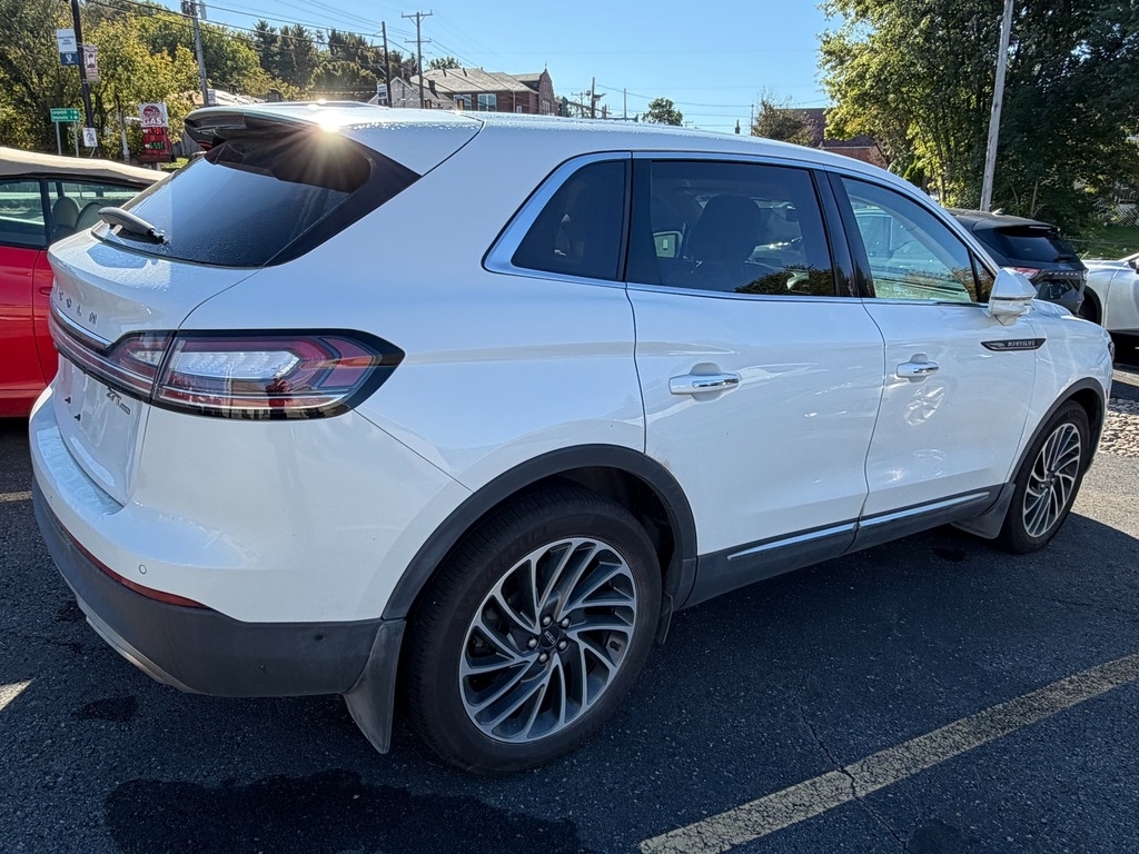 2020 Lincoln Nautilus photo 3 of 5