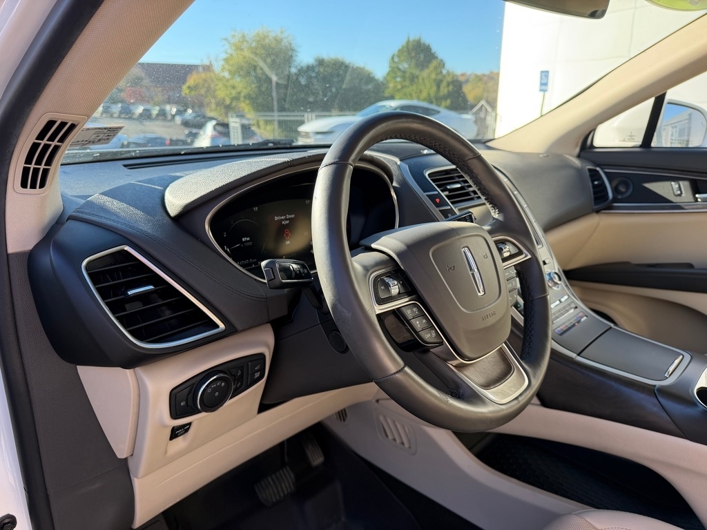 2020 Lincoln Nautilus photo 14 of 30