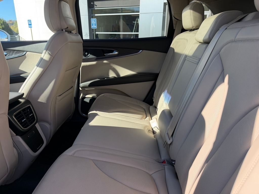 2020 Lincoln Nautilus photo 17 of 30