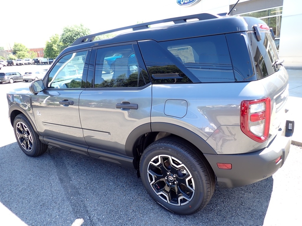 2026 Ford Bronco Sport Outer Banks CARBON GRY at Star Lake Ford