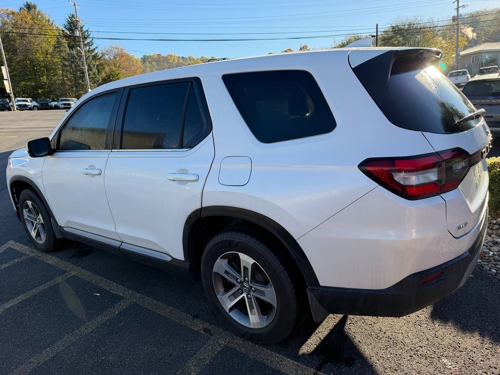 2024 Honda Pilot photo 2 of 5