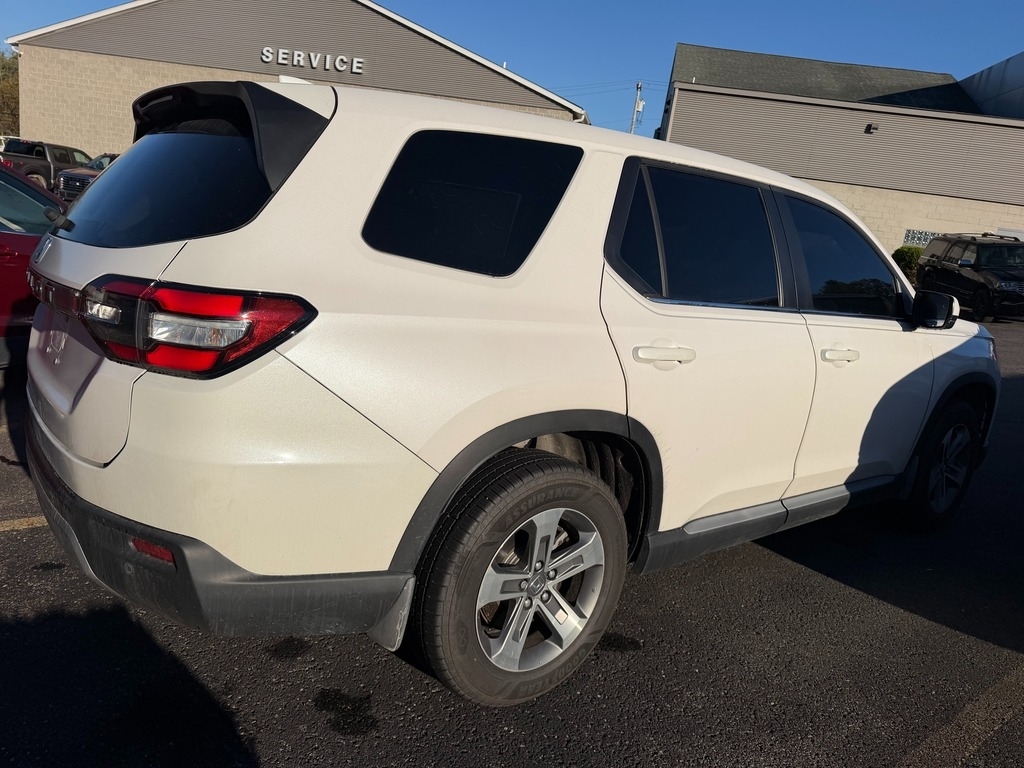 2024 Honda Pilot photo 3 of 5