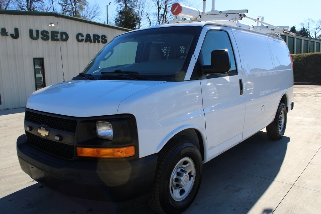 2017 Chevrolet Express Cargo Work Van's photo