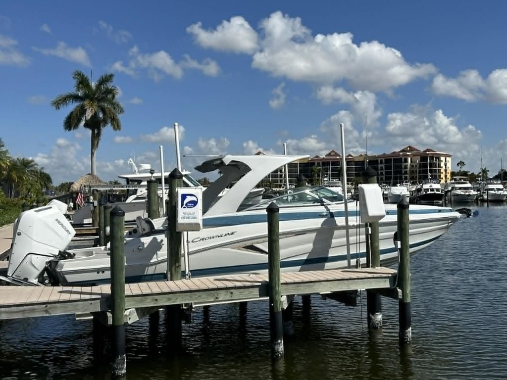 New 2026 Crownline 318 XSS, Fox Lake - Boat Trader