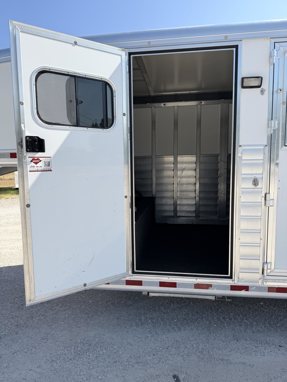 Trailer Photo 2