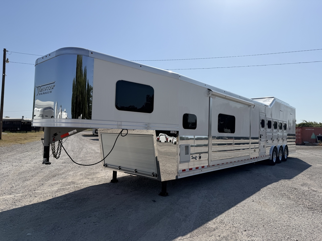 2023 Twister 5H 19' SW Jumbo Slide Side Load - Airride & Diesel