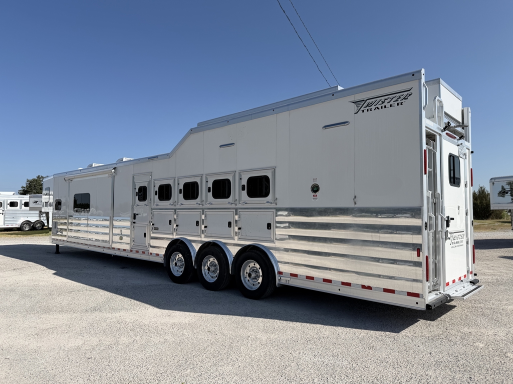 Trailer Photo 2