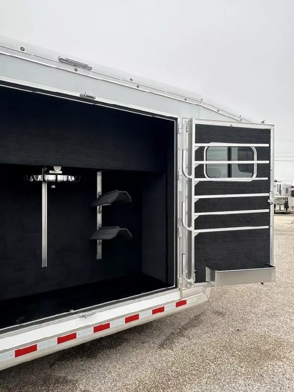 Trailer Photo 14