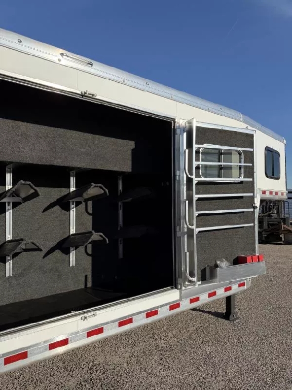 Trailer Photo 12