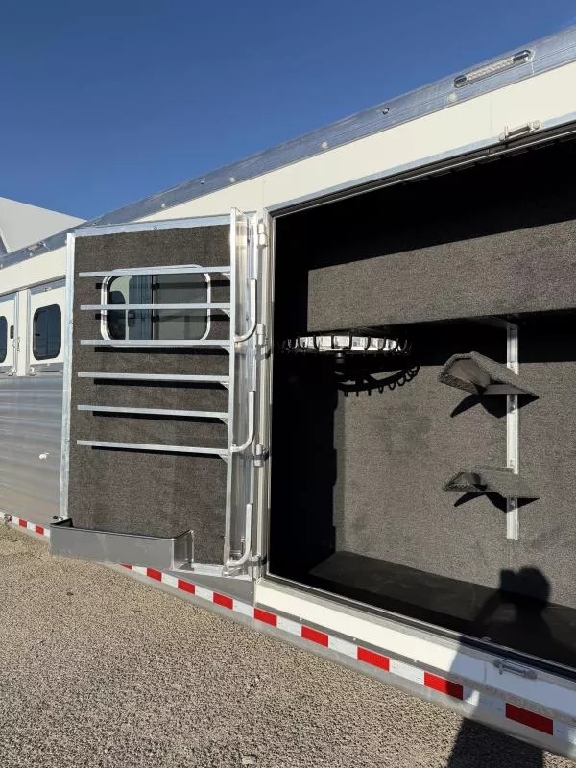 Trailer Photo 13