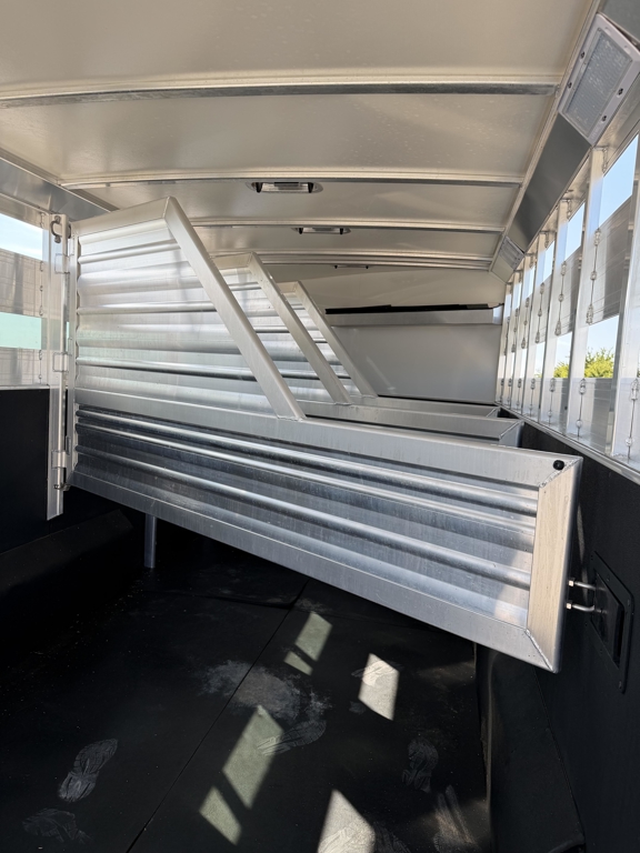 Trailer Photo 11