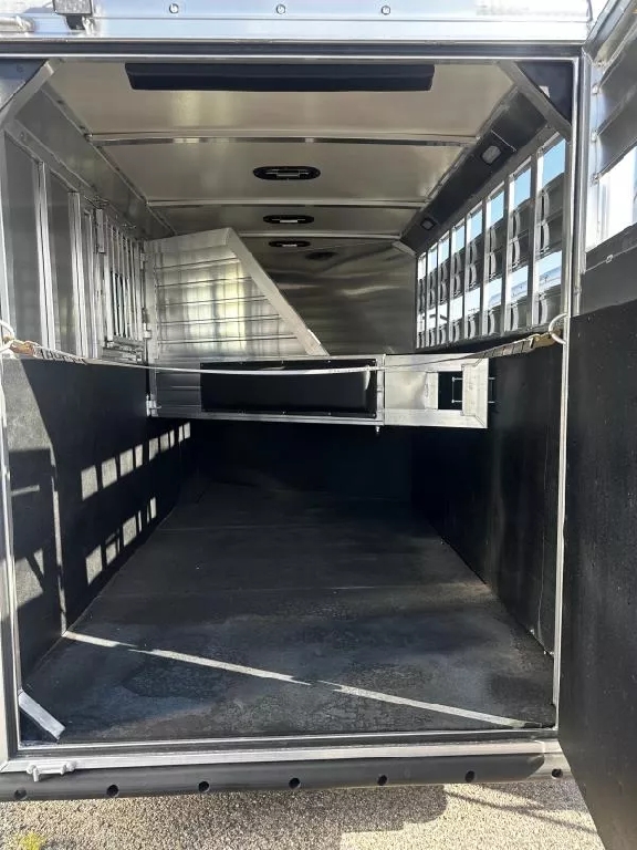 Trailer Photo 7