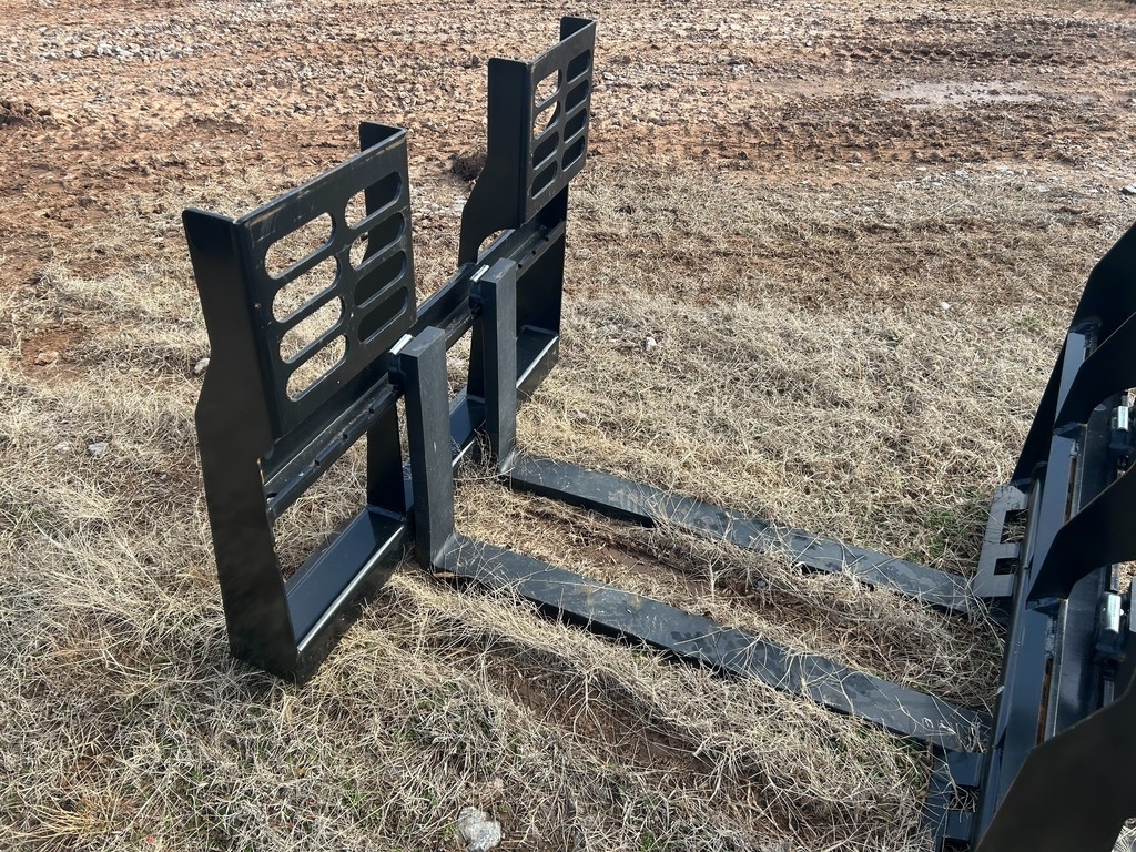 2024 48" Forks Skid Steer Forks 48" 4000Lb Lift Skid Steer Forks