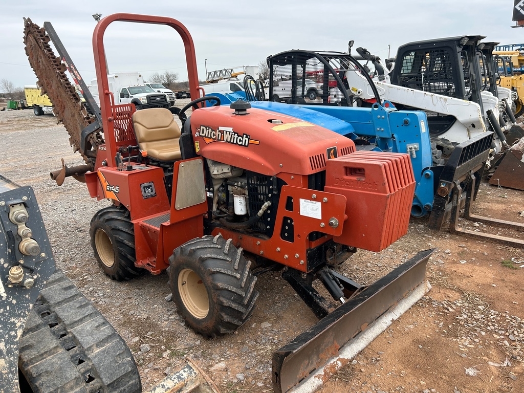 2018 Ditch Witch RT45 4x4 Side Shift 68in Bar 4 Way Angle Blade Ride On