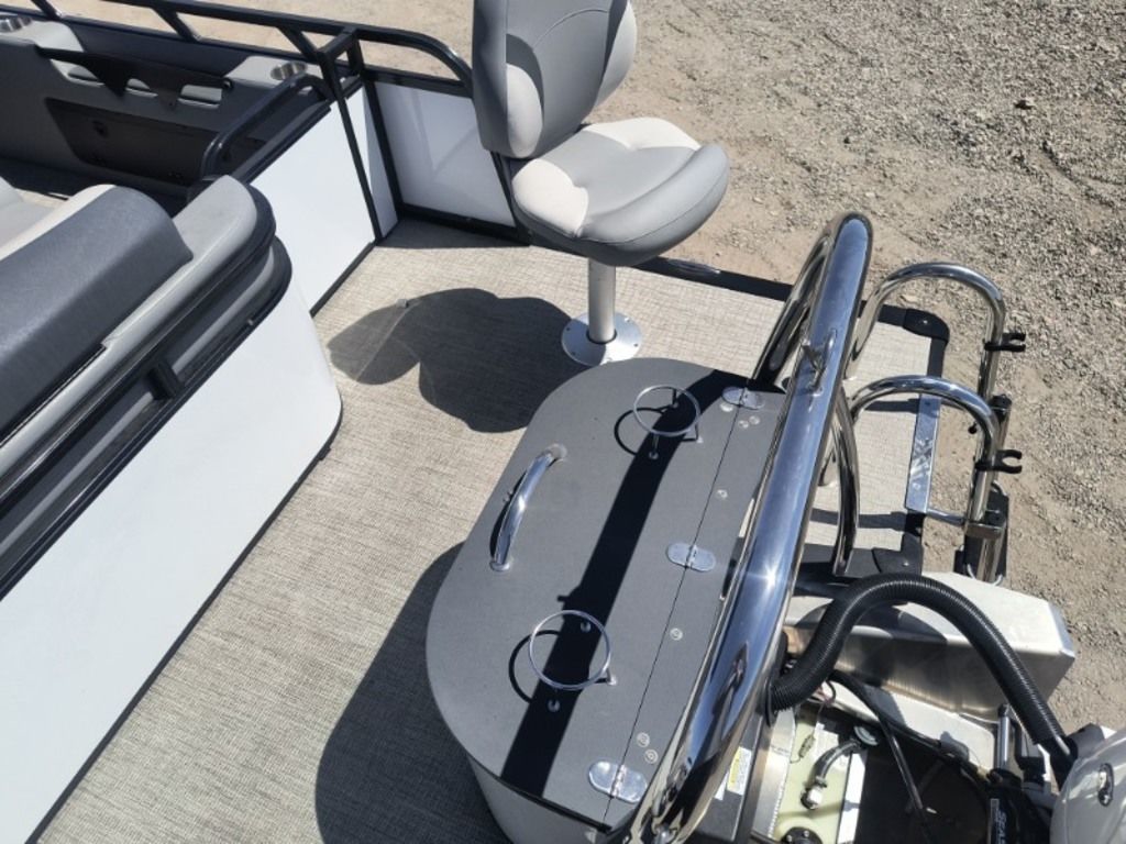 New 2025 Avalon LSZ 2385 Versatile Rear Lounger, 86403 Lake Havasu
