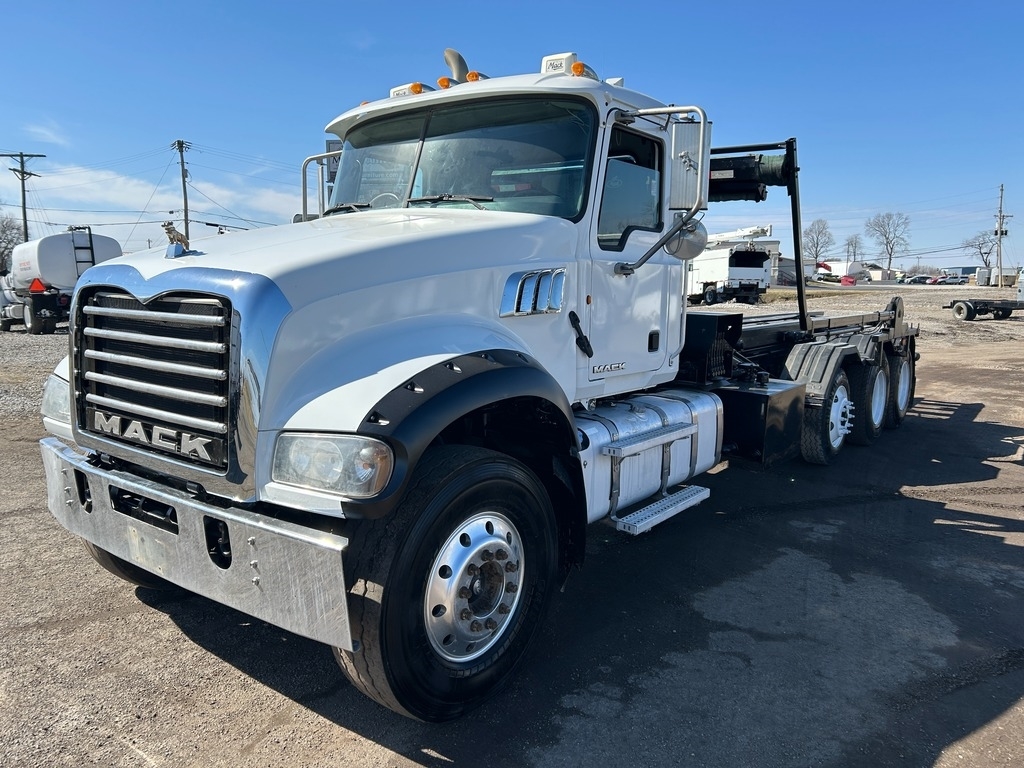 2013 Mack GU713 Roll-Off