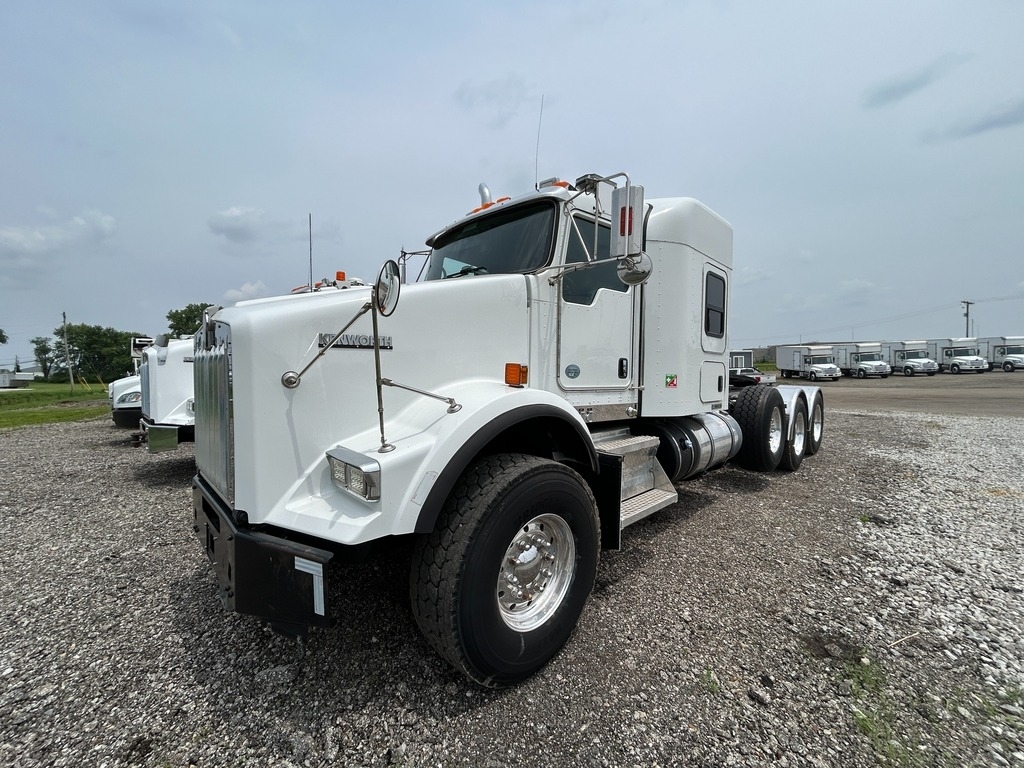 2014 Kenworth T800 Tri Axle