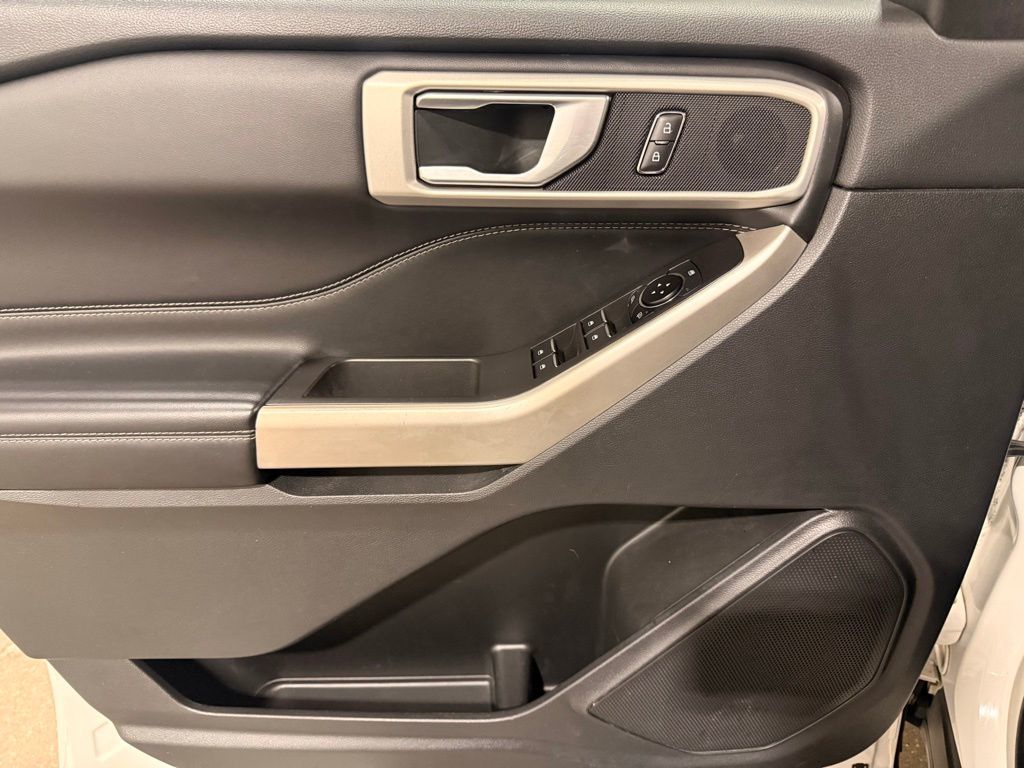 2023 Ford Explorer XLT - Photo 13