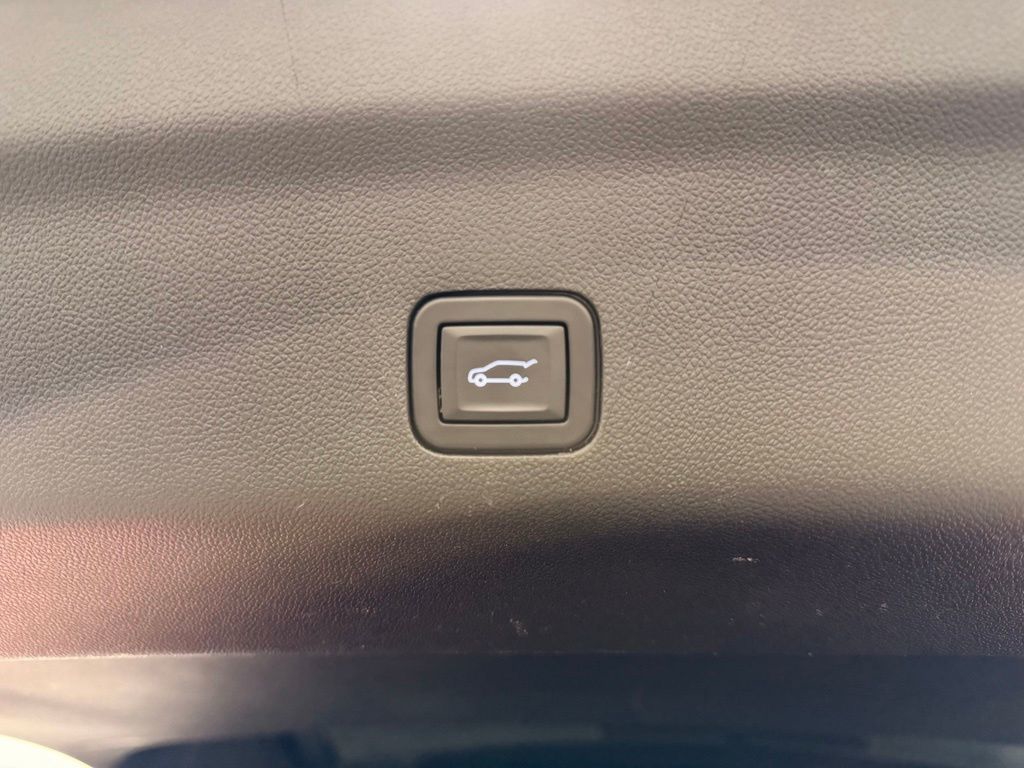 2024 GMC Yukon AT4 - Photo 11