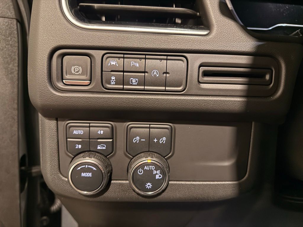 2024 Chevrolet Suburban RST - Photo 16