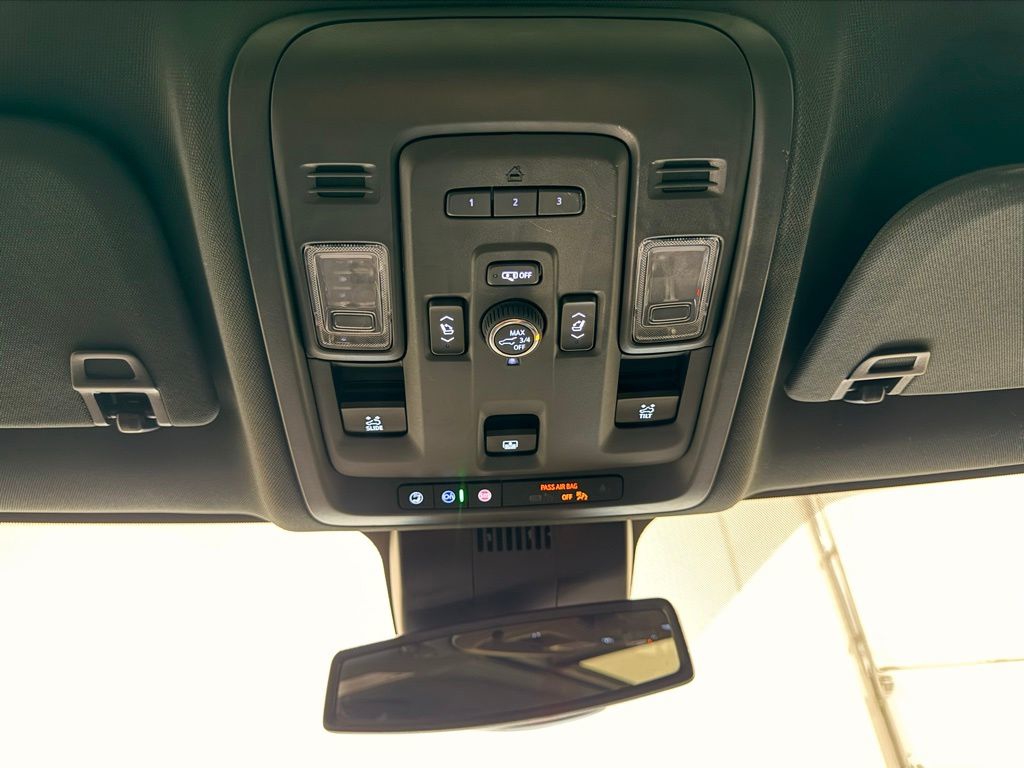 2024 Chevrolet Suburban RST - Photo 21