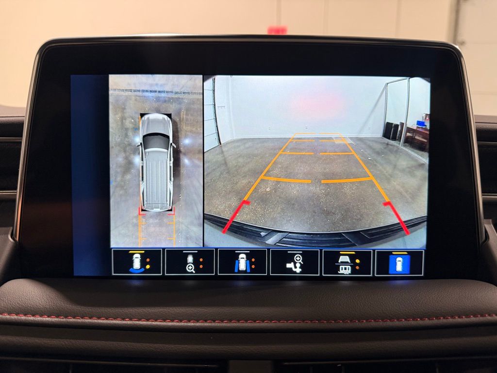 2024 Chevrolet Suburban RST - Photo 24