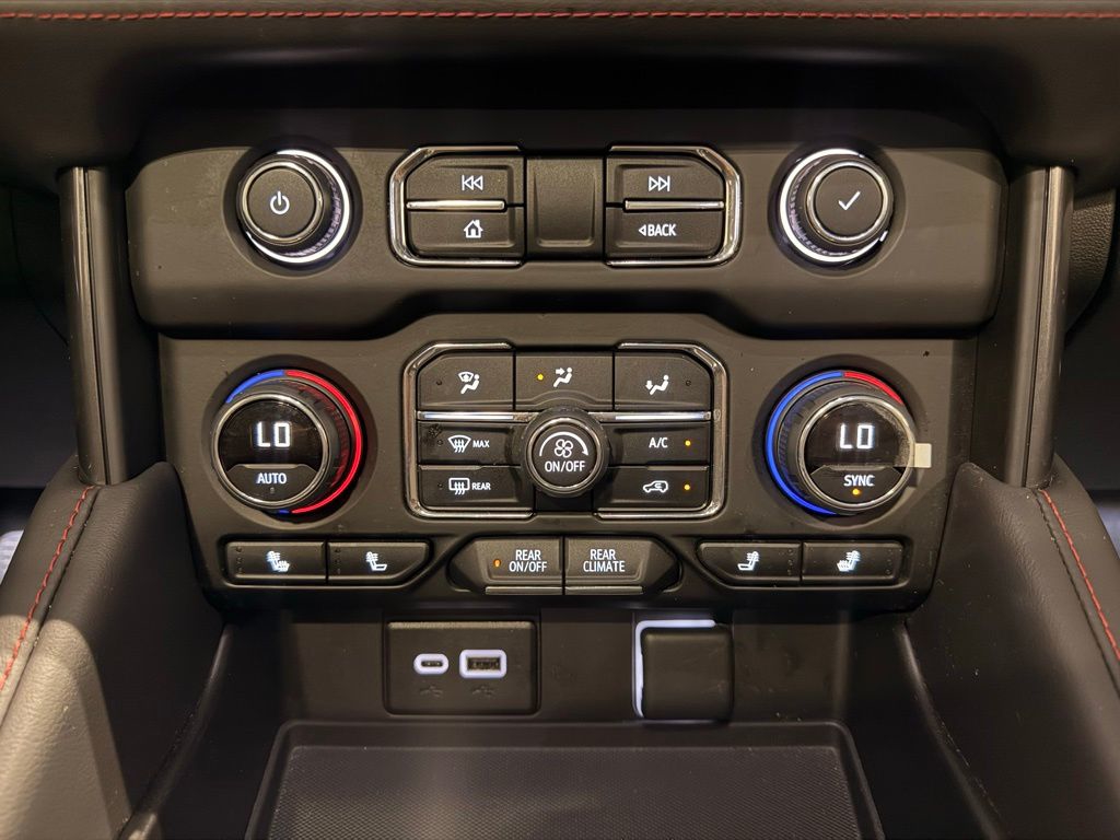 2024 Chevrolet Suburban RST - Photo 26