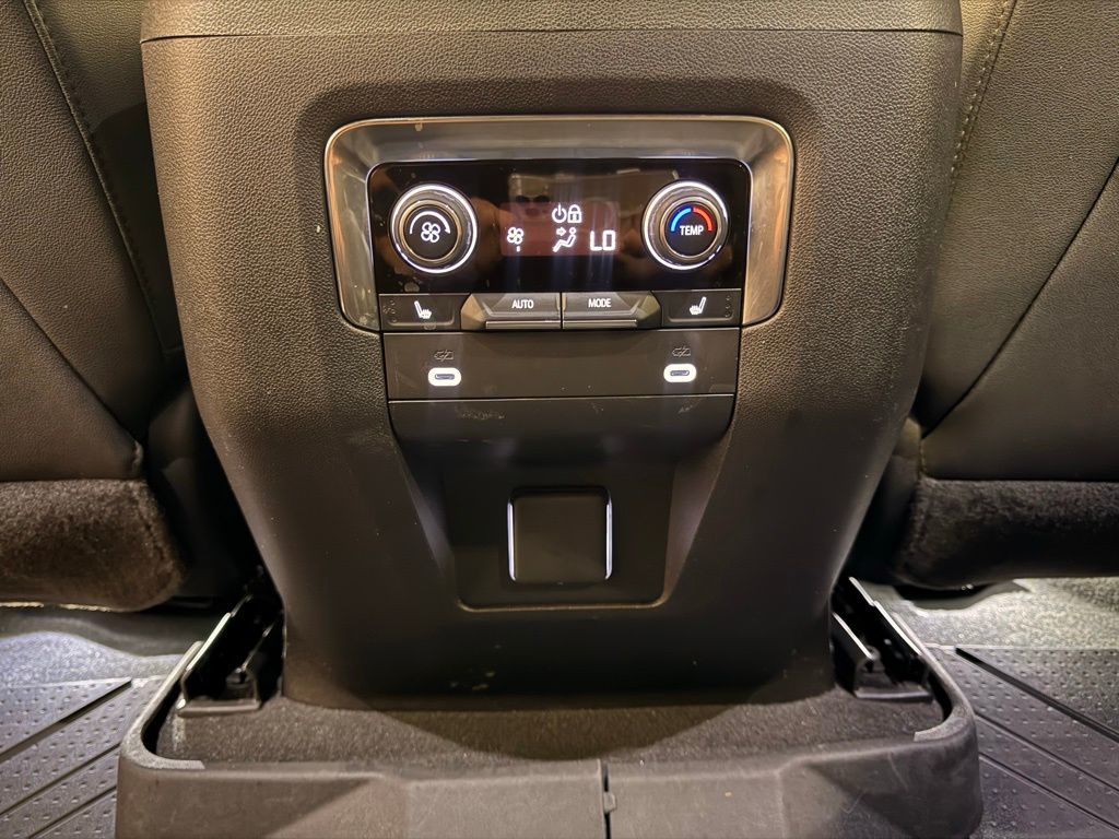 2024 Chevrolet Suburban RST - Photo 33