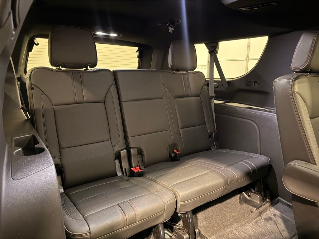 2024 Chevrolet Suburban RST - Photo 34