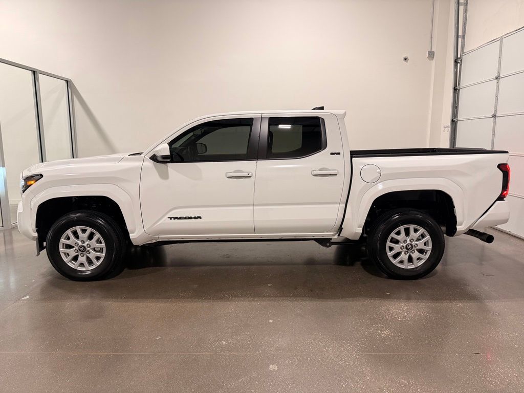 2026 Toyota Tacoma SR5 - Photo 8