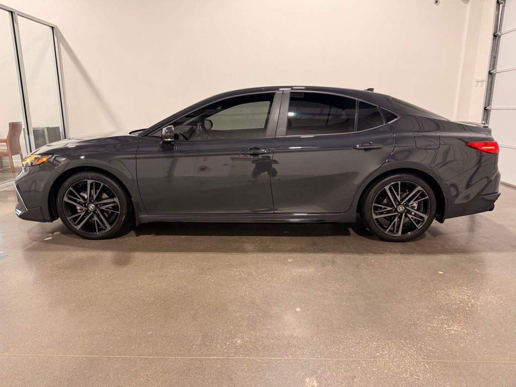 2025 Toyota Camry XSE - Photo 8