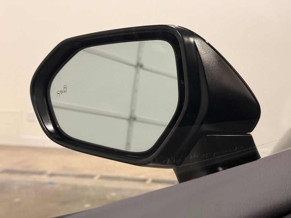 2025 Toyota Camry XSE - Photo 12