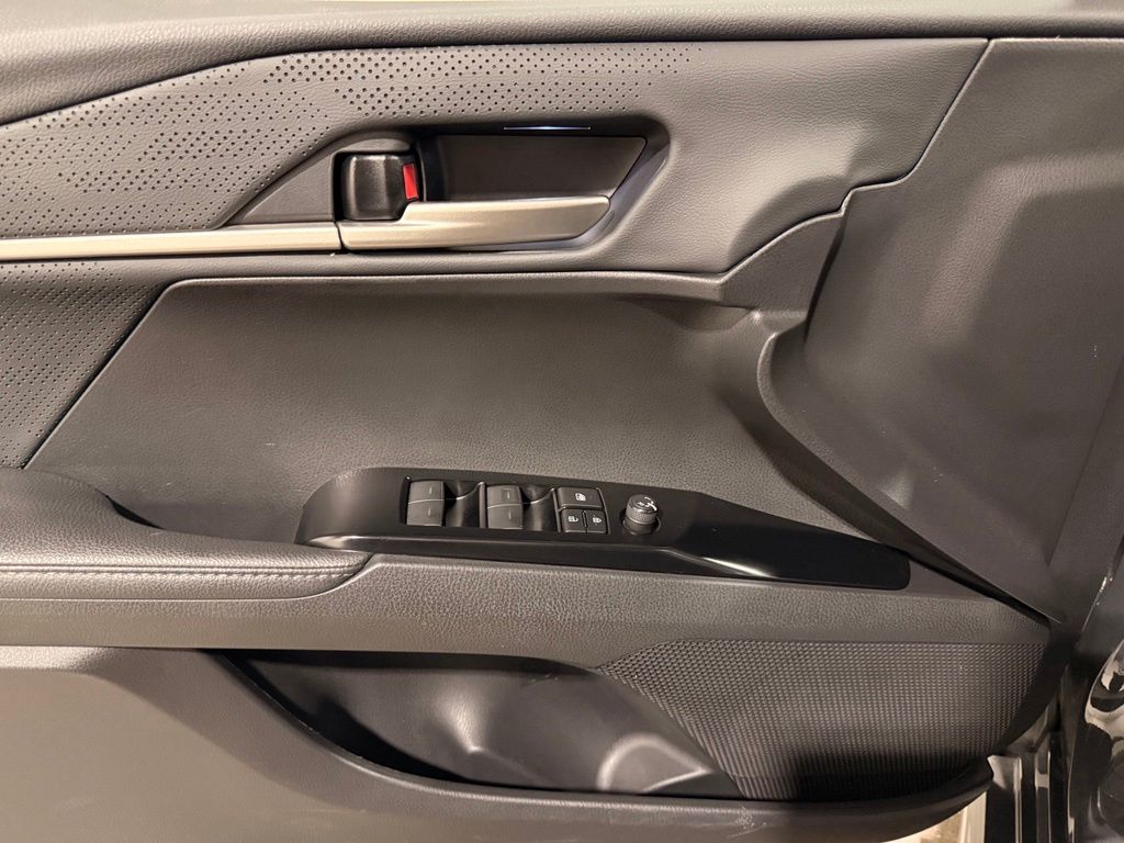 2025 Toyota Camry XSE - Photo 13