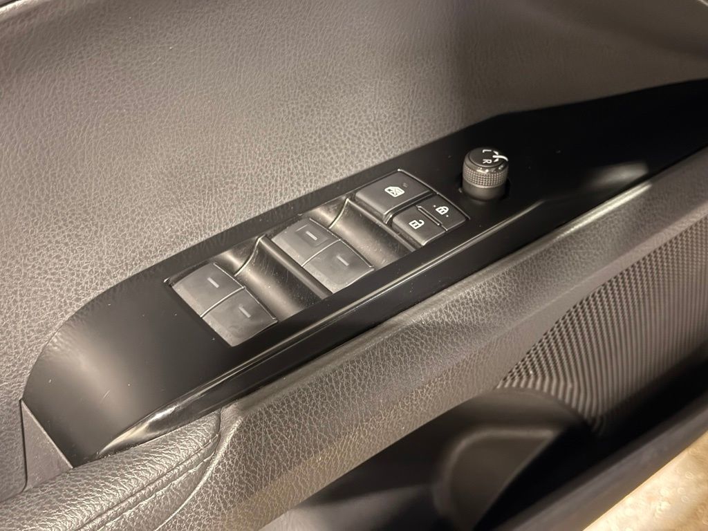 2025 Toyota Camry XSE - Photo 14