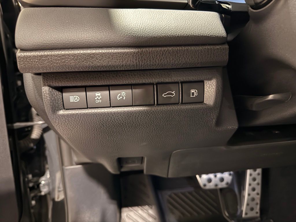 2025 Toyota Camry XSE - Photo 16